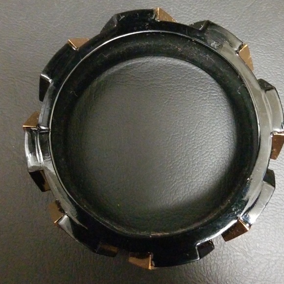 Tory Burch two toned hexagonal bangle - Picture 4 of 5